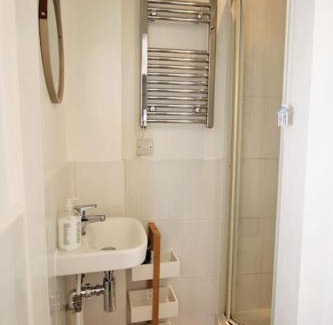 Hele Apartment | The Cabin at Gabriel House