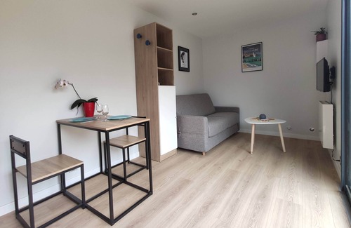 Saint-Malo Cabin | The cabin at the bottom of the garden - 5 minutes walk from the beach