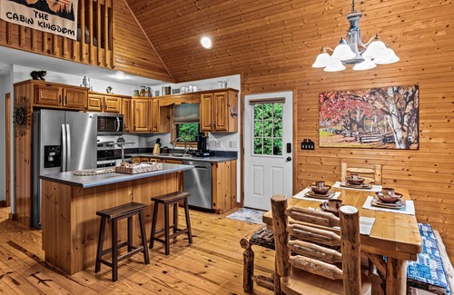 Blairsville Cabin | The Cabin Kingdom | Hot tub | Fire Pit