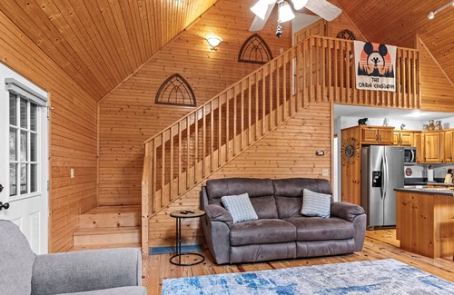 Blairsville Cabin | The Cabin Kingdom | Hot tub | Fire Pit