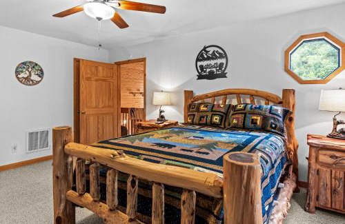 Blairsville Villa | The Cabin Kingdom Hot tub Fire Pit