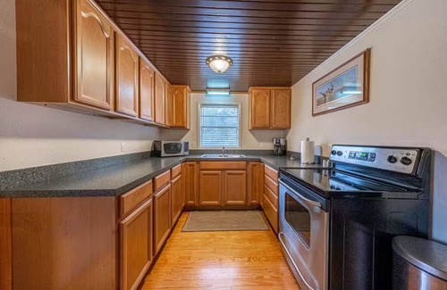 Rogers Cabin | The Cabin-Lake Front Oasis