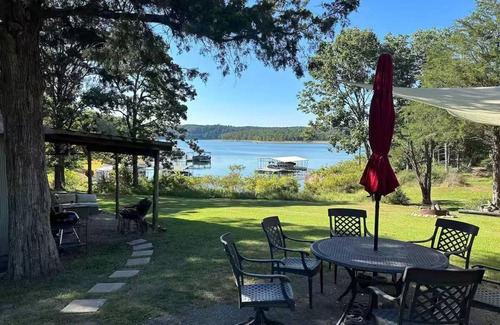 Rogers Cabin | The Cabin-Lake Front Oasis