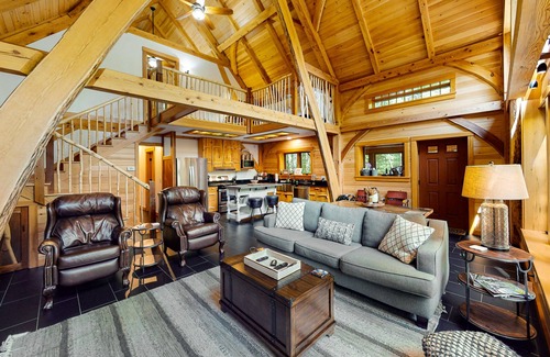 Franklin House | The Cabin on 32 wooded acres - tranquil new-build with sauna & forested views