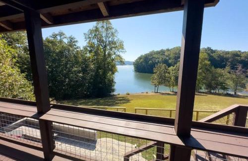 Rockwood House | The Cabin on Eagle's Nest Cove of Watts Bar Lake