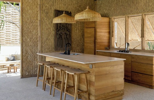 Mushroom Bay Villa | The Cabins Sandy Bay