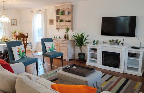 Paige House | The Cactus House, A Serene Pet-Friendly Home in the 42 Acre Lost Pines Shire