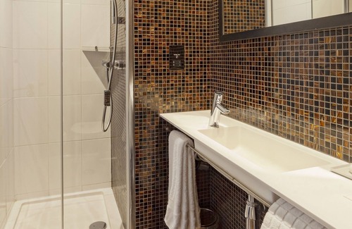 Bayswater Hotel | The Caesar Hotel