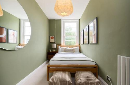 Cantelowes Apartment | The Camden Hideout - Modish and Bright 2BDR Flat