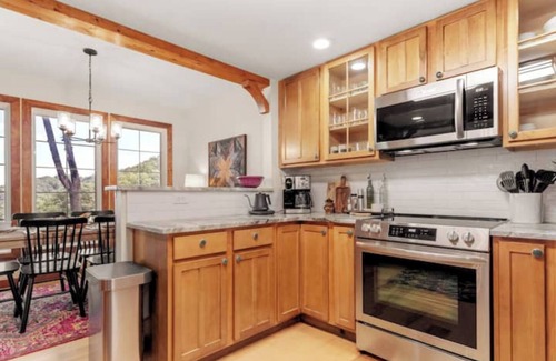 Mountain Air Condo | The Camp - Luxe Blue Ridge Condo