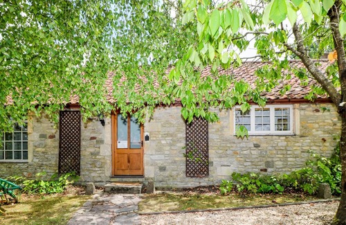 Hinton Cottage | THE CAMPBELL COTTAGE, pet friendly, with a garden in Hinton