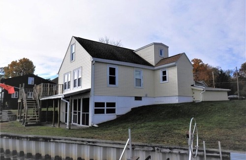 Seneca Falls House | The Cape: Waterfront Home on Cayuga Lake
