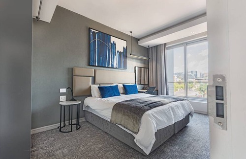 Sandown Hotel | The Capital on the Park-Standard Unit