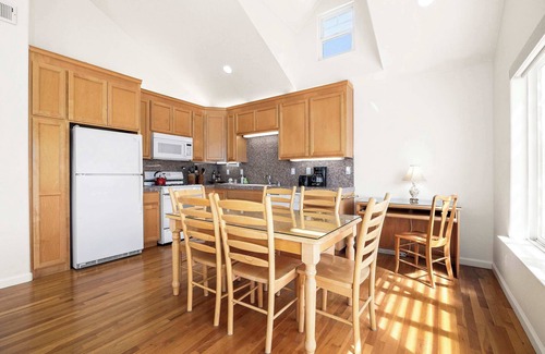 Capitola Condo | The Capitola Sea Winds one block to Capitola Beach