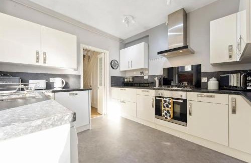 Bournemouth House | The Capstone Retreat - Beautiful Detached Family Home By Coastline Retreats, Arcade Machine, Parking, BBQ