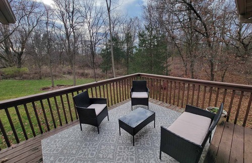 The Galena Territory House | The Cardinals' Nest, NEW! Remodeled kitchen, Territory amenities, 10 mins from downtown Galena