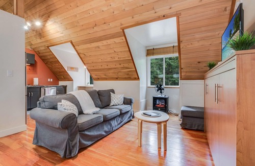 Metchosin House | The Carriage House