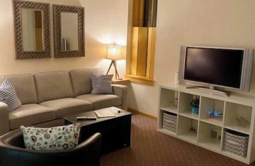 Mansfield House | The Carriage House - "Coachman's Inn unit"