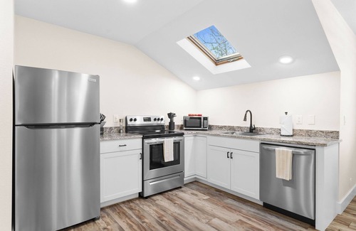 Branson Apartment | THE CARRIAGE HOUSE - Private Hot Tub and Fire Pit