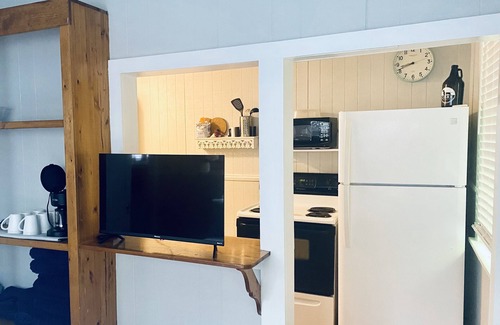 Hot Springs Cottage | The Carriage House - Downtown & Nat’l Park Stay