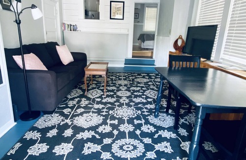 Hot Springs Cottage | The Carriage House - Downtown & Nat’l Park Stay