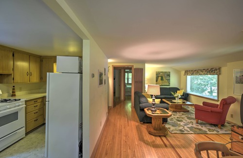 Fish Creek Apartment | 'The Carriage House:' Walk to Peninsula State Park