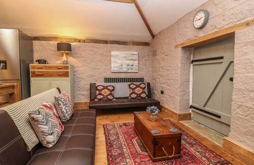 Cromford Cottage | THE CARRIAGE HOUSE, with a garden in Cromford