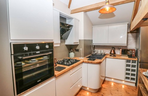 Cromford Cottage | THE CARRIAGE HOUSE, with a garden in Cromford