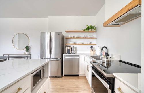 Humboldt Apartment | The Cascadia Retreat - Luxury Home - 90 WalkScore