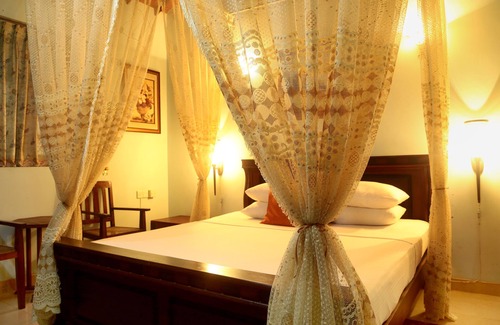 Kimbulapitiya Hotel | The Castle