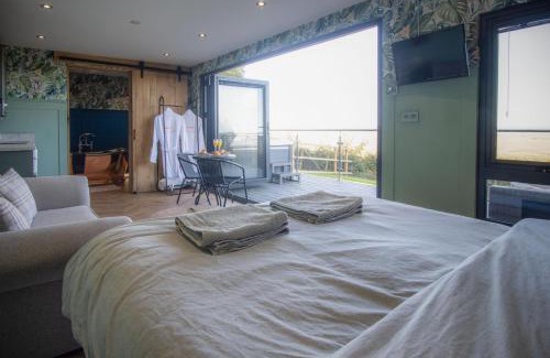 Llangennith Ski Chalet | The Caswell Bay Hide Out - 1 Bed Cabin - Landimore