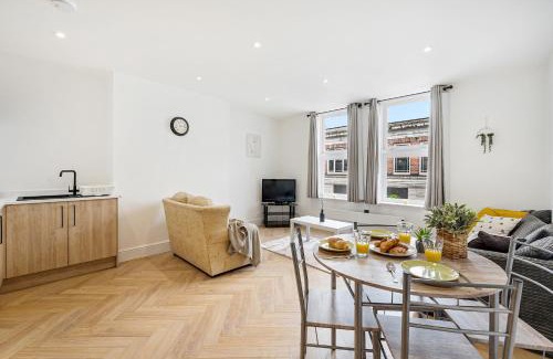 Trafford Apartment | The Causeway 1 - Pass The Keys Modern 2-Bed Apartment in Central Altrincham