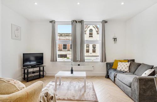 Trafford Apartment | The Causeway 1 - Pass The Keys Modern 2-Bed Apartment in Central Altrincham