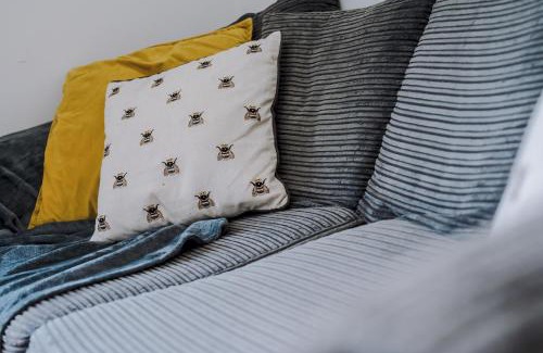 Trafford Apartment | The Causeway 1 - Pass The Keys Modern 2-Bed Apartment in Central Altrincham
