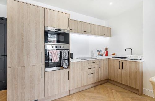 Trafford Apartment | The Causeway 1 - Pass The Keys Modern 2-Bed Apartment in Central Altrincham