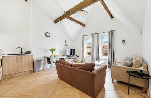 Trafford Apartment | The Causeway 2 - Pass The Keys Chic 2-Bed Apartment in Central Altrincham