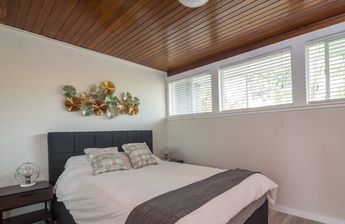South Central House | The Cedar #4 - 3 Bed 1 and 1/2 Bath Executive townhouse!