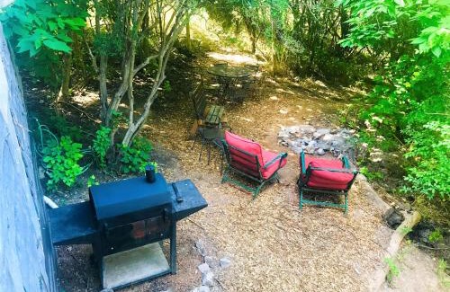 Marble Falls House | The Cedar House at Creekside Camp & Cabins