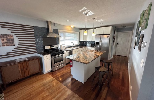 Northeast Minneapolis Arts District Condo | The Celadon Art Loft & Gallery - Unique 2 BR, 1 Bath in the Arts District