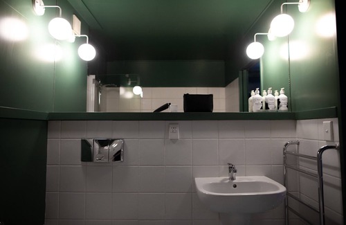 Queenstown City Centre Cabin | The Central Hotel Queenstown, A Naumi Chapter
