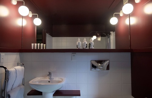 Queenstown City Centre Cabin | The Central Hotel Queenstown, A Naumi Chapter