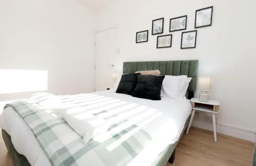 Cathays House | The Central Stay - 5 minute walk to Cardiff Centre, up to 6 people