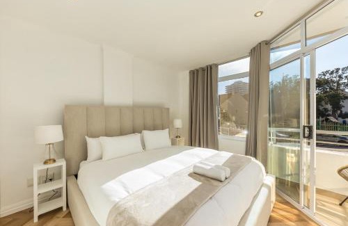 Three Anchor Bay Apartment | The Centurion 86