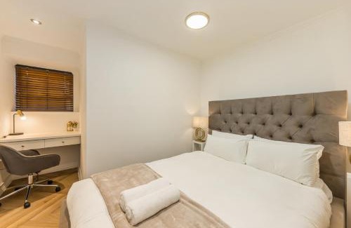 Three Anchor Bay Apartment | The Centurion 86