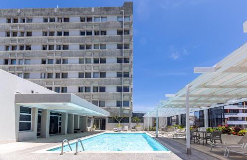 Three Anchor Bay Apartment | The Centurion 86