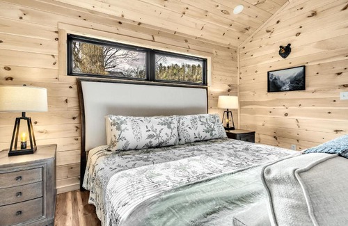 Cosby House | The Chalet At Greenbriar Creek - Pickleball Court, Creek, WIFI, Mountain Views, Starting at 79"