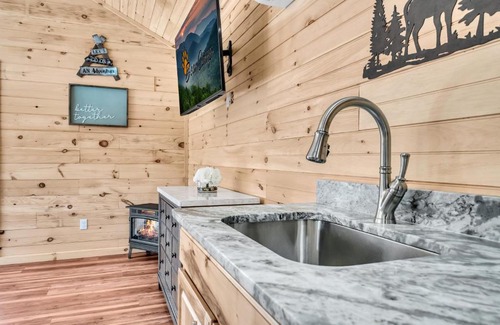 Cosby House | The Chalet At Greenbriar Creek - Pickleball Court, Creek, WIFI, Mountain Views, Starting at 79"