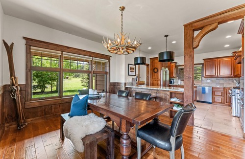 McCall Cabin | The Chalet @ BHOTR-Luxurious mtn getaway w/hot tub on back patio