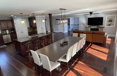 Belmont House | The Chalet on Lake Wylie, 5000 sq ft, Sleeps16, Pet Friendly, Close to Charlotte