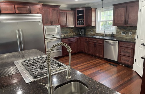 Belmont House | The Chalet on Lake Wylie, 5000 sq ft, Sleeps16, Pet Friendly, Close to Charlotte